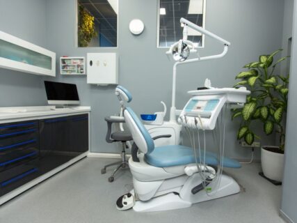 dental clinic in Simi Valley